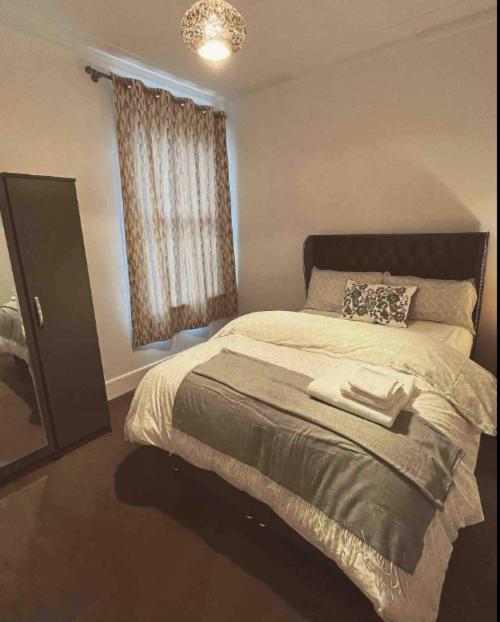 Two Bedroom Apartment In ลอนดอน ภายนอก รูปภาพ