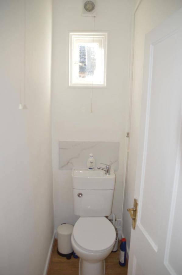 Two Bedroom Apartment In ลอนดอน ภายนอก รูปภาพ