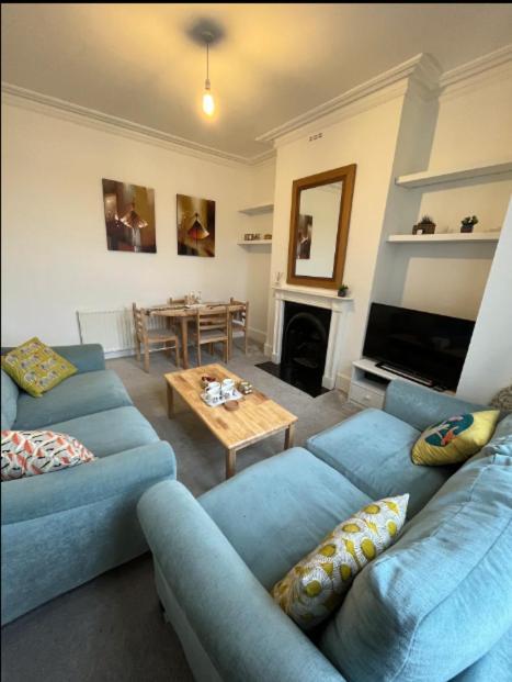 Two Bedroom Apartment In ลอนดอน ภายนอก รูปภาพ