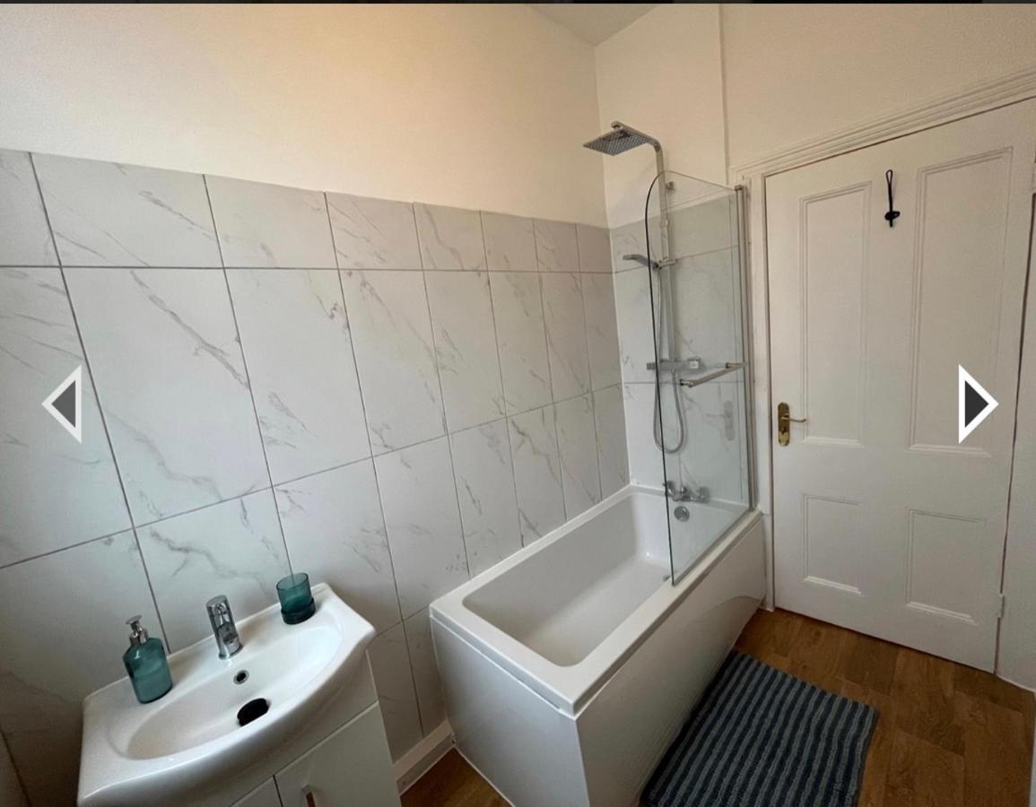 Two Bedroom Apartment In ลอนดอน ภายนอก รูปภาพ
