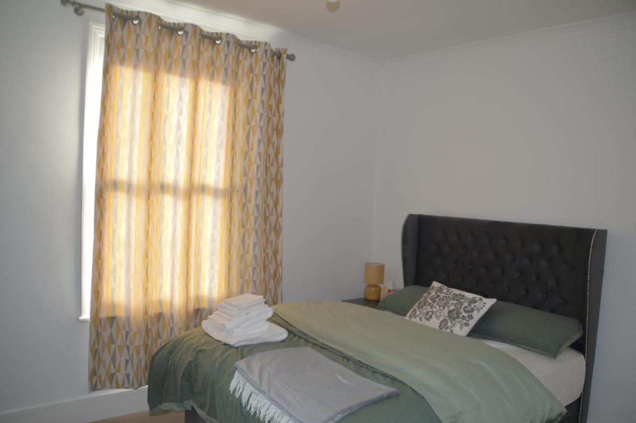 Two Bedroom Apartment In ลอนดอน ภายนอก รูปภาพ
