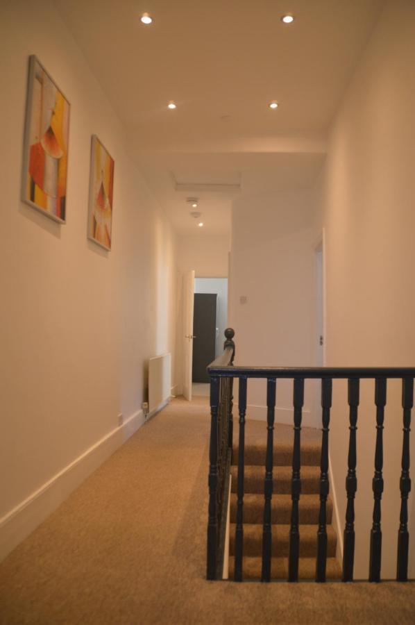 Two Bedroom Apartment In ลอนดอน ภายนอก รูปภาพ